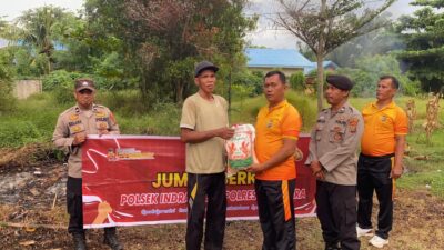 Berbagi Itu Indah, Jajaran Polsek Indrapura Berbagi Sembako