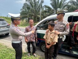 Tegur Pengemudi Angkot Overload, Kasat Lantas Ingatkan Keselamatan Penumpang Sekolah