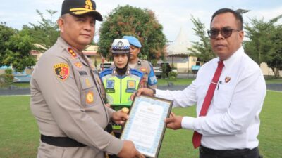 Kasat Narkoba AKP Ramses Panjaitan Terima Reward dari Kapolres Batu Bara berhasil Ungkap Narkotika, Senin (11/7/2025)