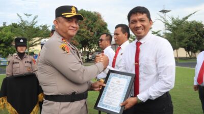 Ipda Heri Nasution terima reward dari Kapolres Batu Bara, Senin (11/8/2025)