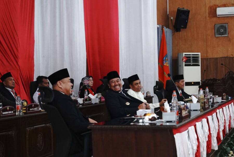 Bupati Batubara Baharuddin Mendengarkan Pidato Kenegaraan Presiden Republik Indonesia