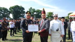 Pemkab Batu Bara Gelar Upacara HUT ke-80 RI, Bupati Berikan Piagam Kepada Kapolres Batubara 