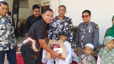 Kasat Reskrim Polres Batubara AKP Triboy Alvin Siahaan salurkan bantuan Kapolres Batubara, Jumat (22/8/2025)