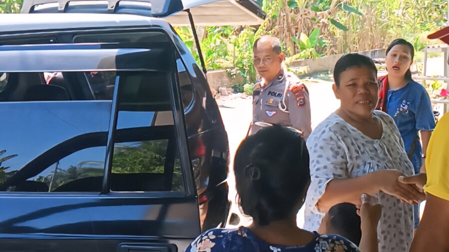 Kanit Gakkum Ipda Junaidi Sigap Tegas Bantu Warga Sedang sakit, Sabtu (23/8/2025)