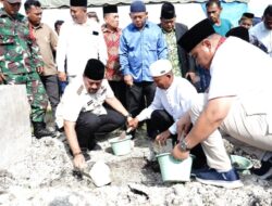 Bupati Letakan Batu Pertama Masjid Nur Hidayah, Bupati Siap Bantu Dana 200 Juta Rupiah