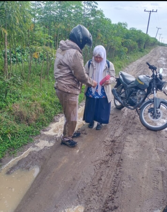 Polisi Bantu Pelajar