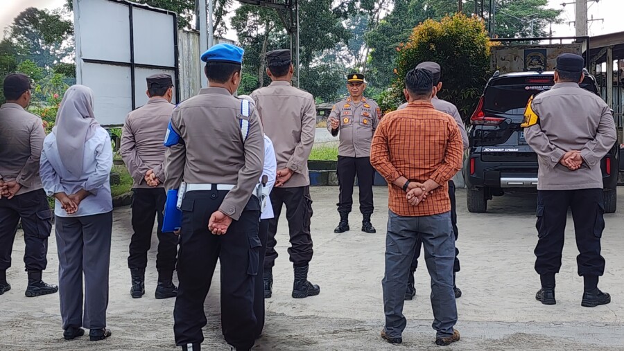 Kapolsek Lima Puluh AKP Salomo Sagala Pimpin Apel Pagi, Selasa (23/9/2025)