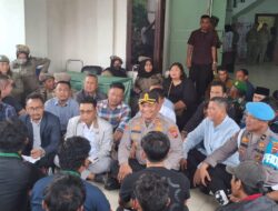 Sambut Masa Unjuk Rasa , Kapolres Ajak Duduk Ngelesot