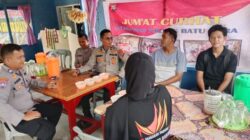 Dekatkan Diri ke Masyarakat, Sat Binmas Edukasi Warga serta Tebar Jumat Berkah