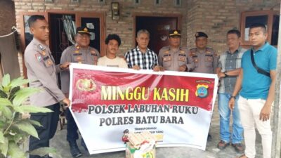 Kapolsek Labuhan Ruku Terus Perhatian Warga Lewat Bantuan Sembako