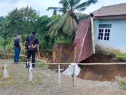 Kasat Reskrim Cek Lokasi Longsor, di Harapkan Pemkab Batubara Segera Bangun TPT