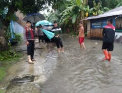 Cek Kondisi Terkini, Waka Polsek Turun Langsung ke Lokasi Banjir di Mukiman
