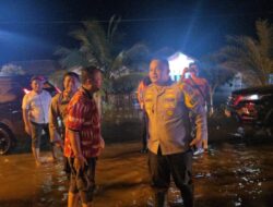 Baru Saja Tiba di Mapolres, Kapolres Langsung Tinjau Warga Korban Bencana Banjir