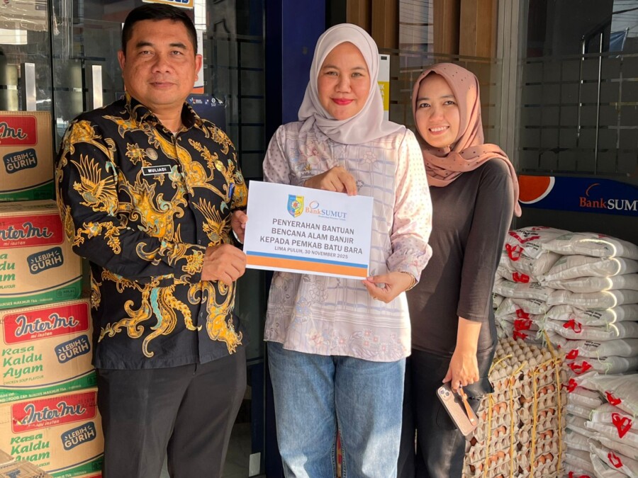 Wakil KC Bank Sumut Desi Iriani Hasibuan Serahkan Bantuan Kepada Kadis Sosial ,Minggu (30/11/2025)