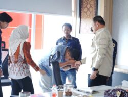 Masyarakat Limau Sundai Sambut Hangat Kehadiran Bupati dan TP-PKK dalam Penyerahan Bantuan Banjir