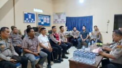 Penyuluhan dan Pemberian KUHP/KUHAP yang Baru kepada Personil Polsek Lima Puluh