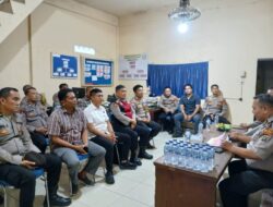 Penyuluhan dan Pemberian KUHP/KUHAP yang Baru kepada Personil Polsek Lima Puluh