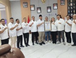 SMSI Sumut Anugerahkan Penghargaan Sahabat Pers Indonesia kepada Bupati Batu Bara
