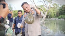 Kapolres Lepasliarkan Belangkas, Hasil dari Perdagangan ilegal.