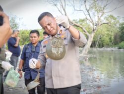 Kapolres Lepasliarkan Belangkas, Hasil dari Perdagangan ilegal.