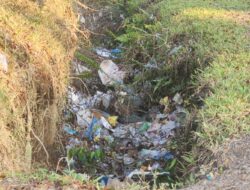 Parit Galian di Area Kebun Lonsum  Disalahgunakan Jadi Tempat Sampah