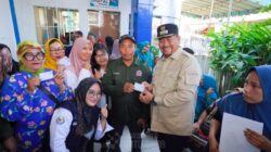 Tinjau Pelaksanaan Berlayar, Bupati Ingatkan Warga untuk Gaya Hidup Sehat