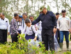 Peringati Hari Peduli Sampah Nasional 2026 Bupati Batu Bara Tanam Pohon di Pantai Datuk