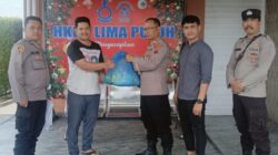 Lewat Program Minggu Kasih, Kapolsek Berbagi Sembako kepada Jemaat Gereja
