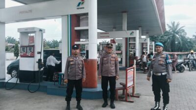 Cek Ketersediaan BBM, Personel Polsek Lima Puluh Intensifkan Patroli di Setiap SPBU