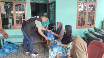Jelang Idulfitri, Kanit Paminal Polres Batu Bara Salurkan Sembako untuk Warga