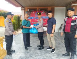Berbagi di Hari Jumat Berkah, Kapolsek Berikan Sembako