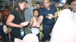 Kapolres Berikan Semangat, Melalui Upah-Upah Korban Kapal Karam