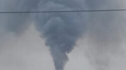 Asap Pabrik Mengepul, Warga Sekitar Dipaksa Hirup Polusi Setiap Hari