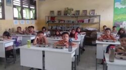 Program MBG Polsek Lima Puluh Resmi Disalurkan Perdana ke Siswa SD