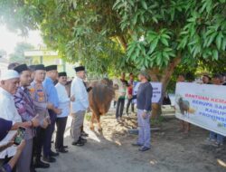 Kapolres Saksikan Penyerahan Bantuan Hewan Kurban Presiden untuk Masyarakat