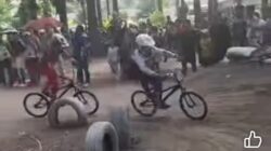 Aksi Saling Potong di Tikungan Warnai Final BMX, Pembalap Kaos Merah Kehilangan Posisi
