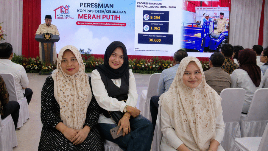 Terlihat pengurus kopdes desa perk dolok bersama pendamping ikut menghadiri peresmian 1.061 Kopdes 