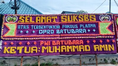 Karangan Bunga Warnai Dukungan terhadap Pembentukan Pansus Plasma DPRD Batu Bara