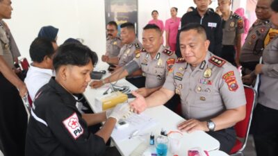 Gelar Bakti Kesehatan, Kapolres Donor Darah Sambut Hari Bhayangkara ke-80, Berhasil Himpun 75 Kantong Darah