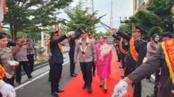Pedang Pora Iringi Kepergian AKBP Doly Nelson, Kini Bertugas di Mabes Polri