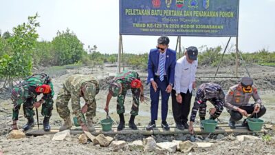 Tandai Dimulainya Pembangunan, Bupati Batu Bara dan Danrem 022/PT Letakkan Batu Pertama Turap di TMMD ke-129