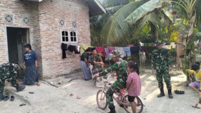 Canda Tawa Satgas TMMD dan Anak-anak Desa Kapal Merah, Bukti TNI Selalu Dekat dengan Rakyat