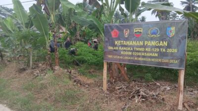 Peduli Ketahanan Pangan, Satgas TMMD Ke-129 Tanam Cabai Bersama Warga Desa Kapal Merah