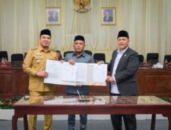 Wabup Sampaikan Komitmen Penguatan Tata Kelola Keuangan Daerah dan Transformasi BUMD di Rapat Paripurna DPRD