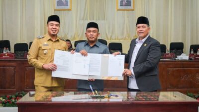 Wabup Sampaikan Komitmen Penguatan Tata Kelola Keuangan Daerah dan Transformasi BUMD di Rapat Paripurna DPRD
