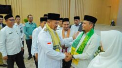 Bupati Tepung Tawar Jemaah Haji, Tegaskan Komitmen Tingkatkan Pelayanan Haji di Batu Bara