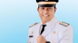 Camat Laut Tador Bersama Masyarakat Sambut Bupati pada Kegiatan Berlayar di Desa Dewi Sri