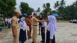 Camat Pimpin Upacara di SMP Datuk Tanah Datar, Tekankan Disiplin dan Semangat Meraih Prestasi