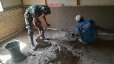 Sebelumnya Berlantaikan Tanah Beralaskan Tikar, Kini Ibu Paijem Nikmati Lantai Rumah yang Layak Berkat Satgas TMMD Ke-129 Kodim 0208/Asahan