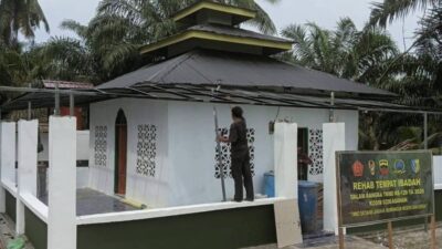 Siang Malam Tak Kenal Lelah, Satgas TMMD ke-129 Kodim 0208/Asahan Kebut Renovasi Mushollah Al Maghribi